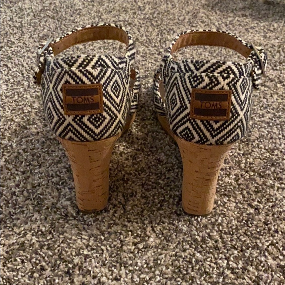 TOMS wedges - Picture 3 of 3